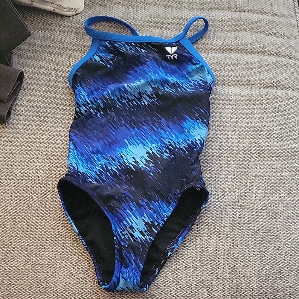 TYR Competitive One Piece Swimsuit Size 24